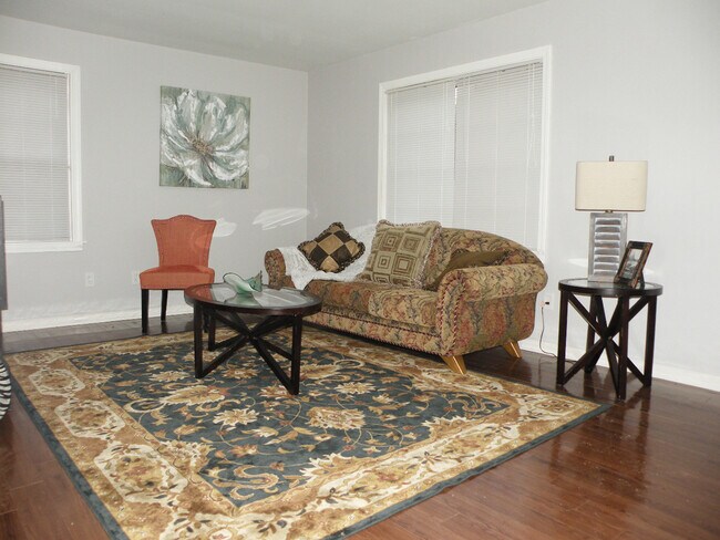 Building Photo - Renovated 4 Bedroom Cape Cod for Rent!