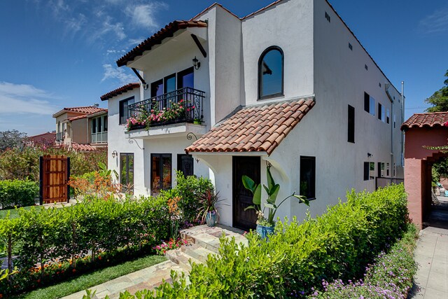 Primary Photo - 829 S Curson Ave