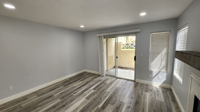Building Photo - REMODELED 2 Bedroom, 2 Bath Condo in Eastlake Shores