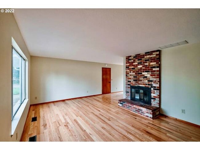 Building Photo - 14610 SE Woodland Way