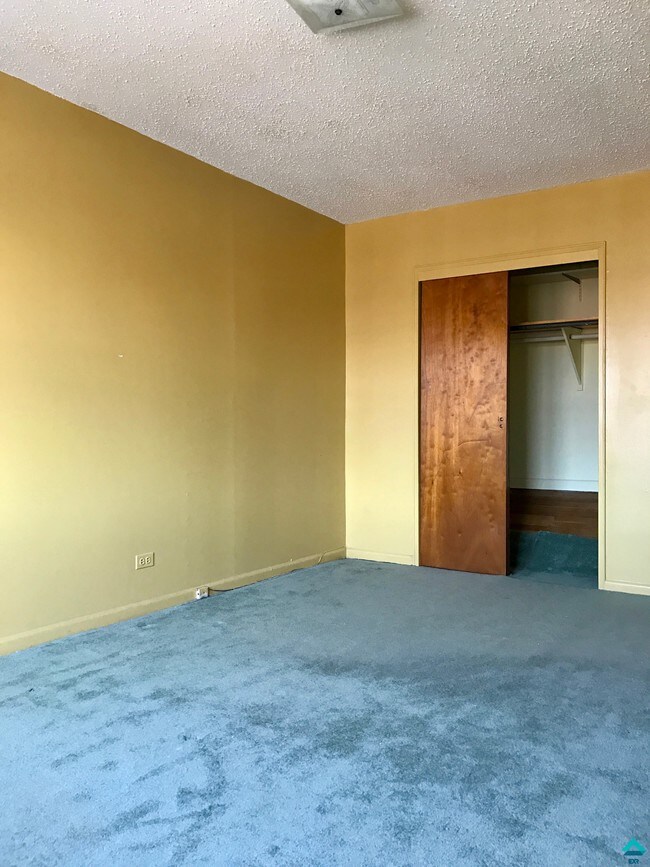 Foto del edificio - 10517 Flatlands 1St St