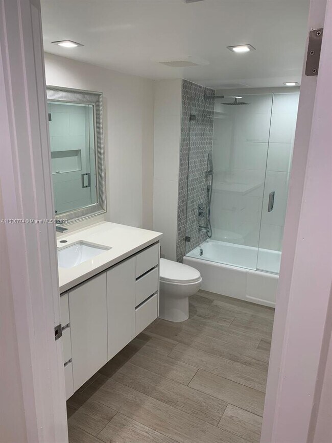Building Photo - 121 Crandon Blvd