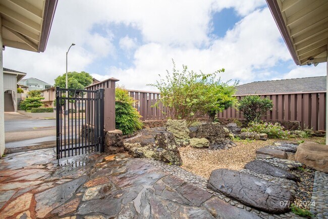 Building Photo - 5BD 3BA 2CAR GARAGE House in AIEA