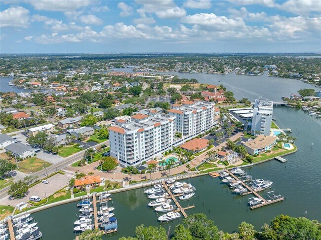 Foto del edificio - 1325 Snell Isle Blvd NE