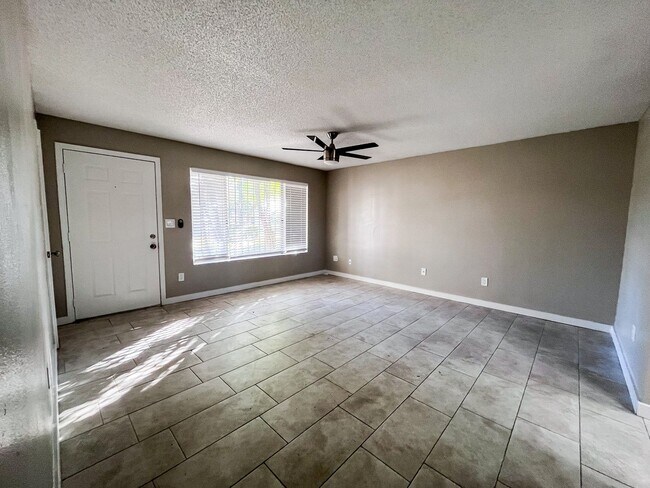 Building Photo - Large 2 Bedroom Patio Home- Private Yard- ...