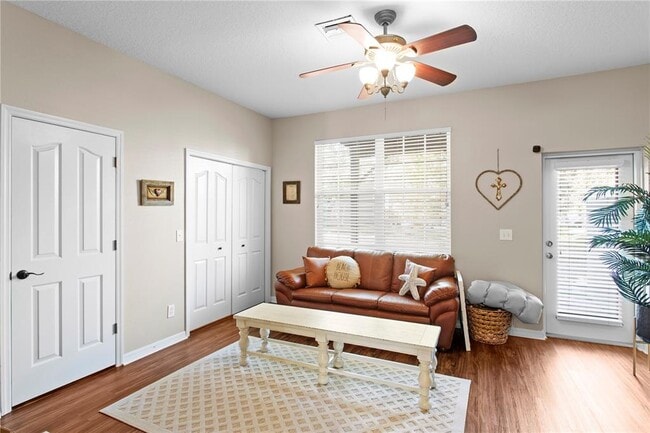 Foto del edificio - 3023 Pointeview Dr