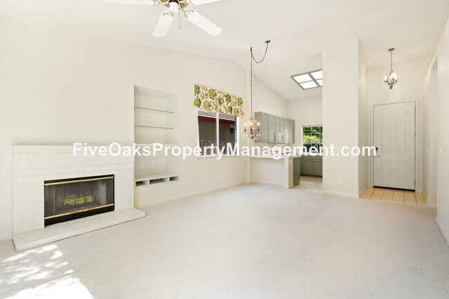 Foto del edificio - 885 Rathbone Cir