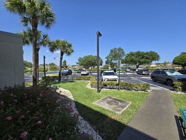 Foto del edificio - Prime Delray Location – Updated 2BR/2BA Co...