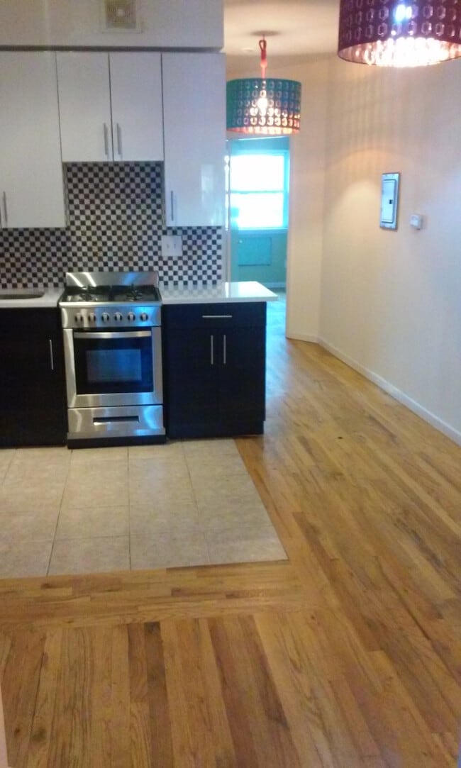 Building Photo - 271 Hull St