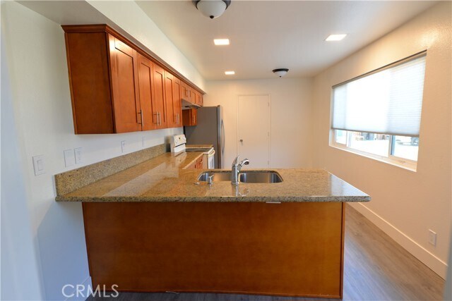 Building Photo - 102 Avenida San Dimas