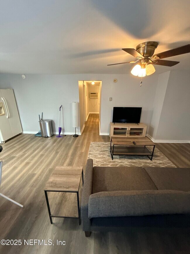 Foto del edificio - 5340-5340 Kingsbury St