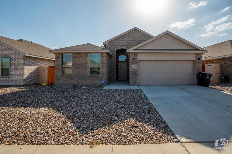 Foto principal - 6313 Globe Life Ct