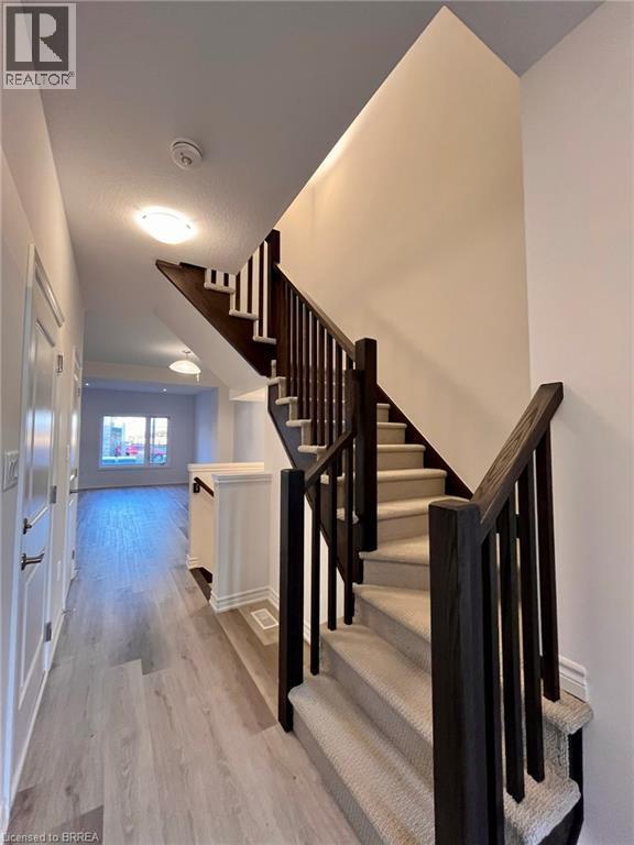 Photo du bâtiment - 461 Blackburn Dr