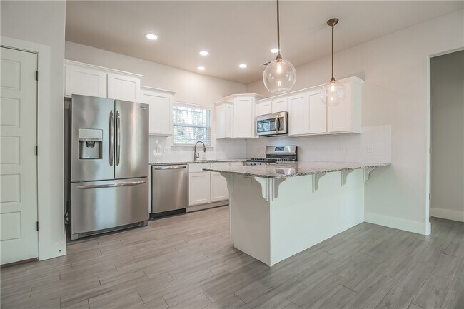 Foto del edificio - 350 W Kinniburgh Dr