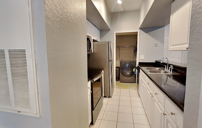 Building Photo - 2328 Mid Town Terrace