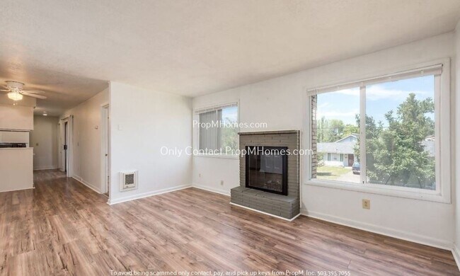 Building Photo - Comfortable Living with a Fenced Outdoor Area! 1/2 OFF 1st Months Rent!