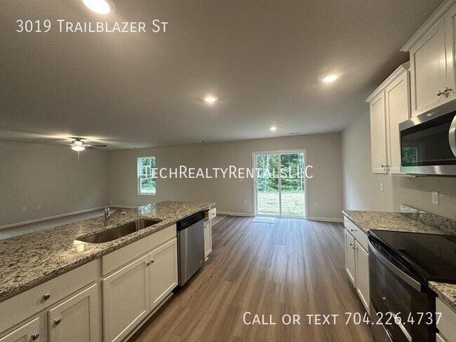 Building Photo - 3019 Trailblazer St