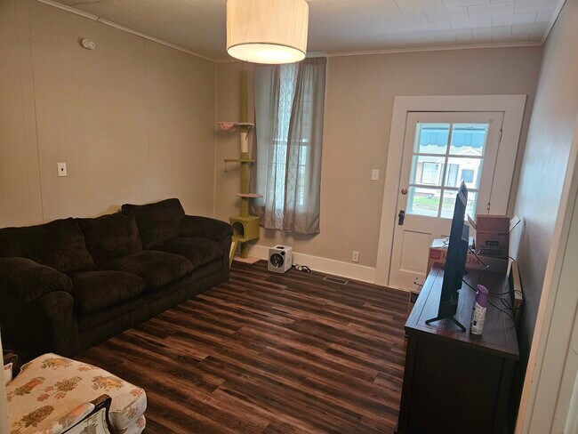 Sala de estar - 405 N Perry St