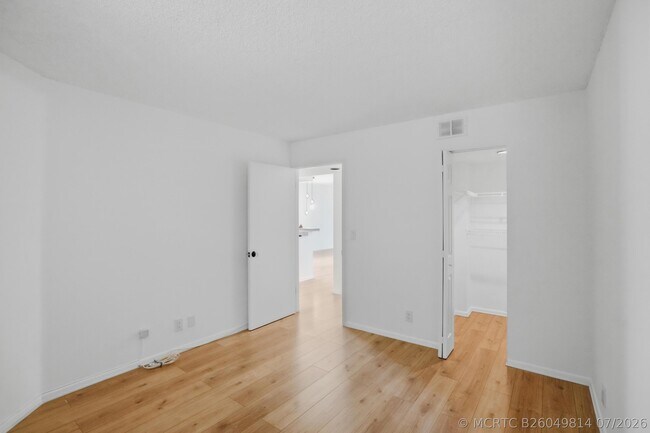Foto del edificio - 8296 NW 24th St