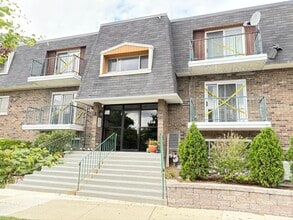Building Photo - 3856 S Parkway Dr