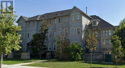 Building Photo - 9063 Yonge St