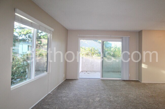 Building Photo - La Jolla, 8440 Via Sonoma #78 - Ideal Loca...