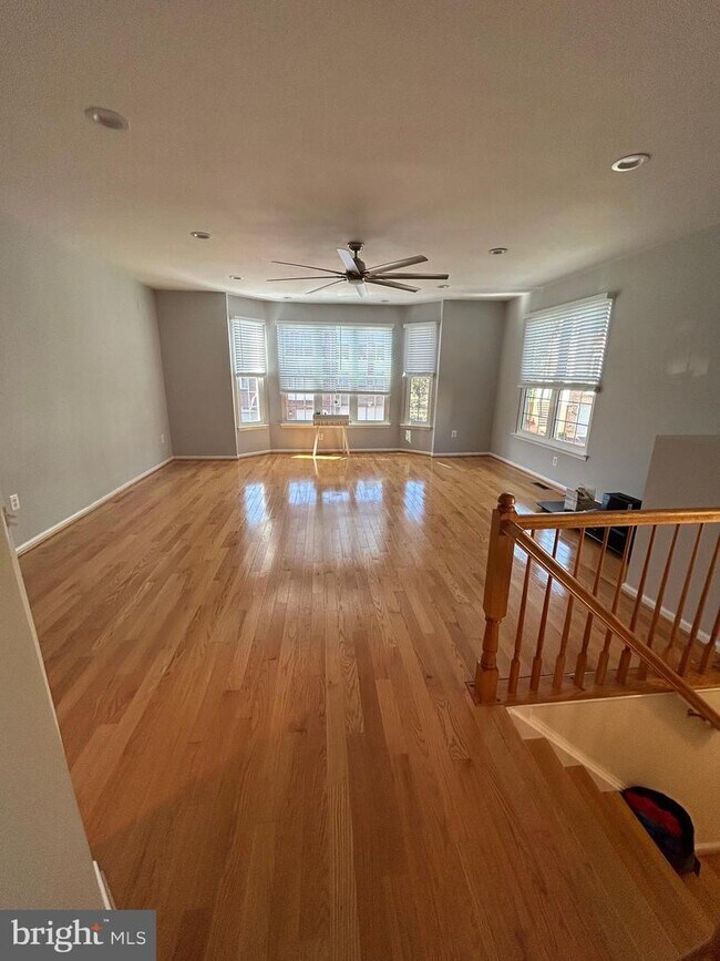 Foto del edificio - 21772 Brondesbury Park Terrace