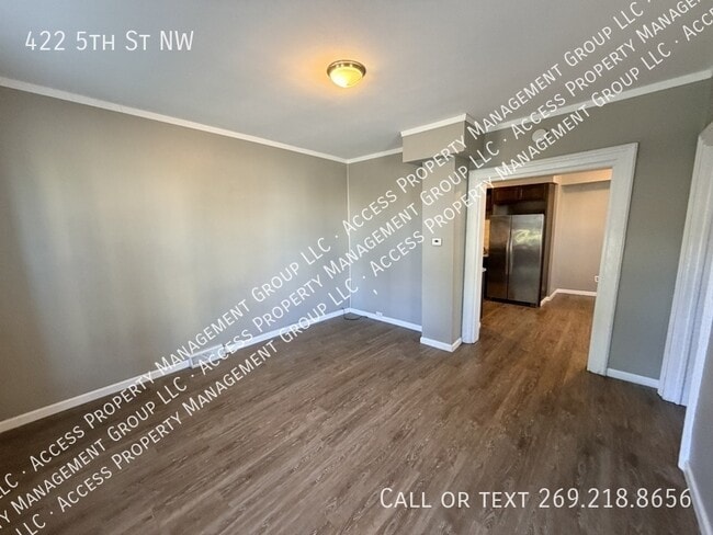 Building Photo - 422 5th St NW