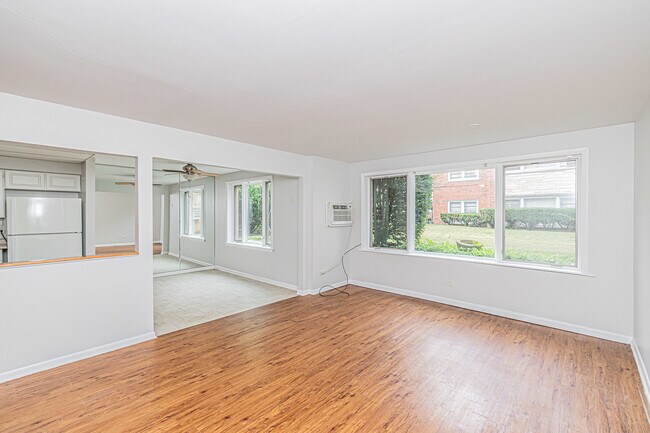 Building Photo - 1044 Willson Dr