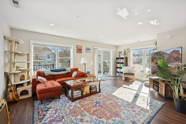 Foto del edificio - 2449 Lyndale Ave S