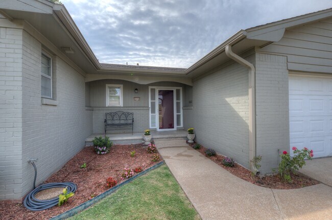 Building Photo - 3230 S 82nd E Ave