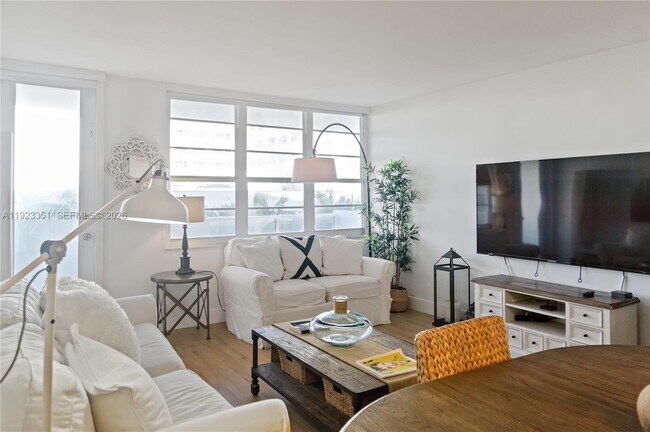 Foto del edificio - 100 Lincoln Rd