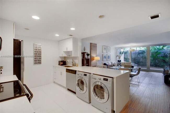 Foto del edificio - 155 Ocean Ln Dr