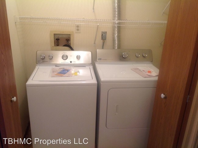 Building Photo - 2 br, 2 bath House - 253 Highland Village Dr.