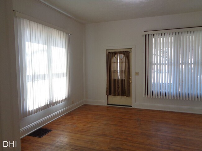 Building Photo - 3 br, 1 bath House - 2736 S. 8th