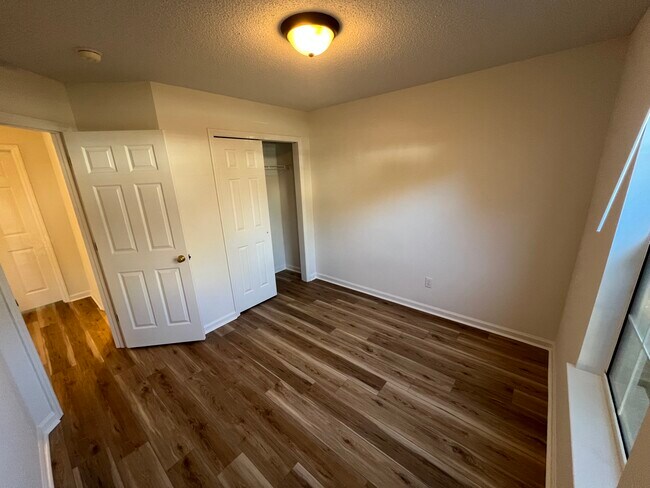 Foto del edificio - 5343 Tidewater Dr