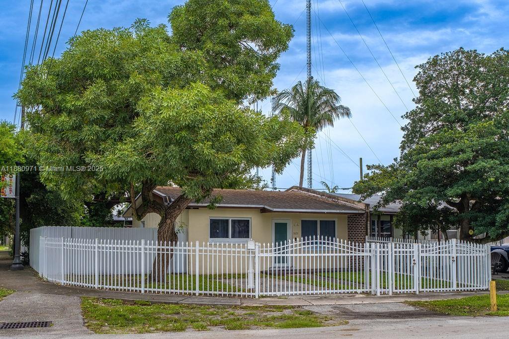 Primary Photo - 5551 SW 37th St