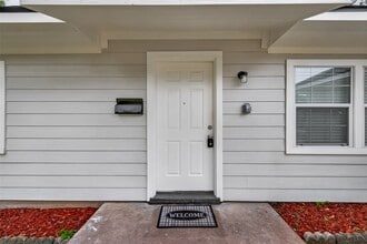 Building Photo - 14022 Rosecrest Dr