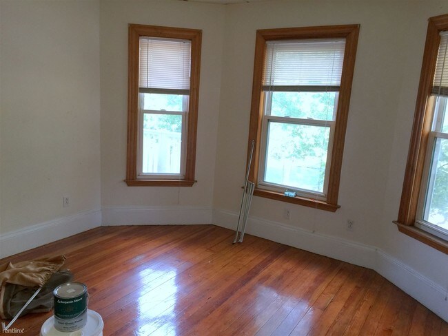 Building Photo - 539 Adams St