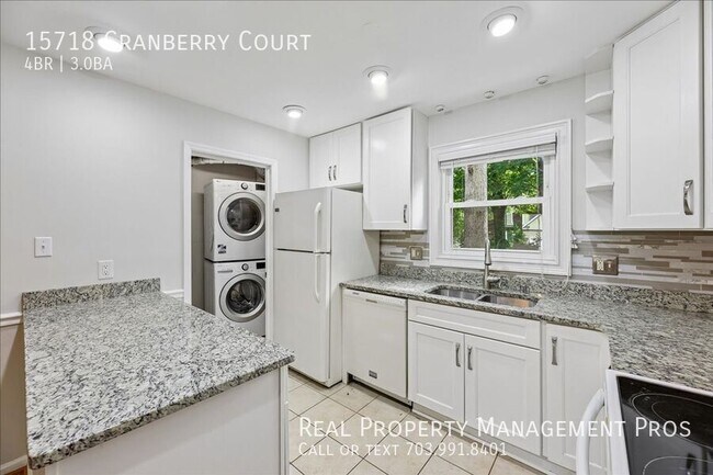 Foto del edificio - 15718 Cranberry Ct