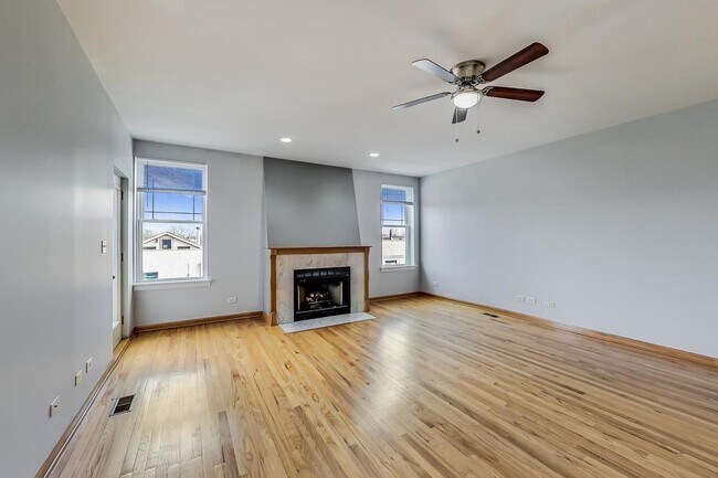 Foto del edificio - 2032 W Division St