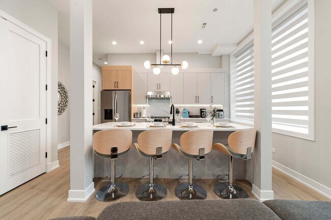 Foto del edificio - 801 S Western Ave