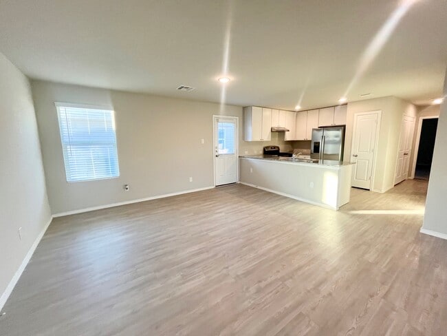 Building Photo - 10631 Varmus Dr