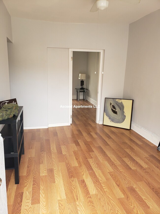 Building Photo - 6124 S King Dr