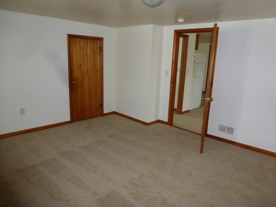 2954 Thinnes St, Cross Plains, WI 53528 Apartments Cross Plains, WI