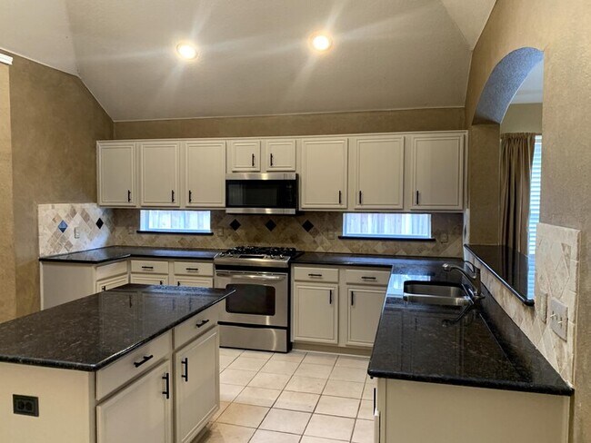 Foto del edificio - Home for Rent in The Colony- 3/2/2