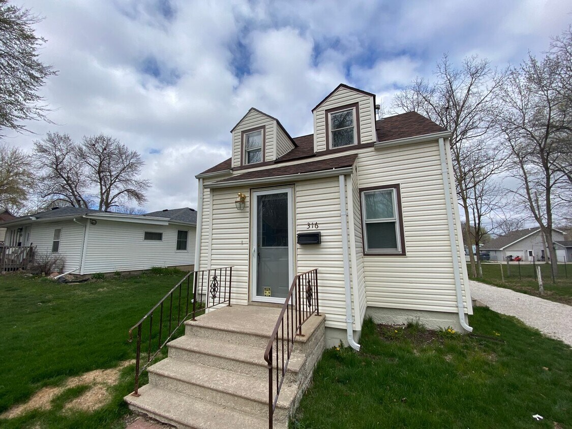 Primary Photo - Modern 2 bedroom available now, $725 per m...