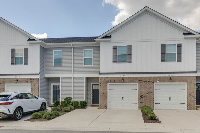 Foto del edificio - 2416 Trafton Pl