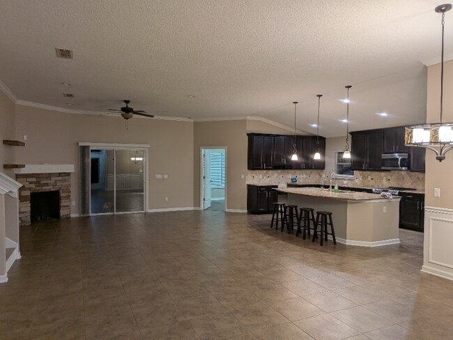 Building Photo - 260 S Bellagio Dr