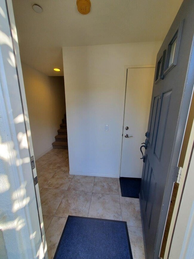 Entry - First Floor - 830 Silk Tree